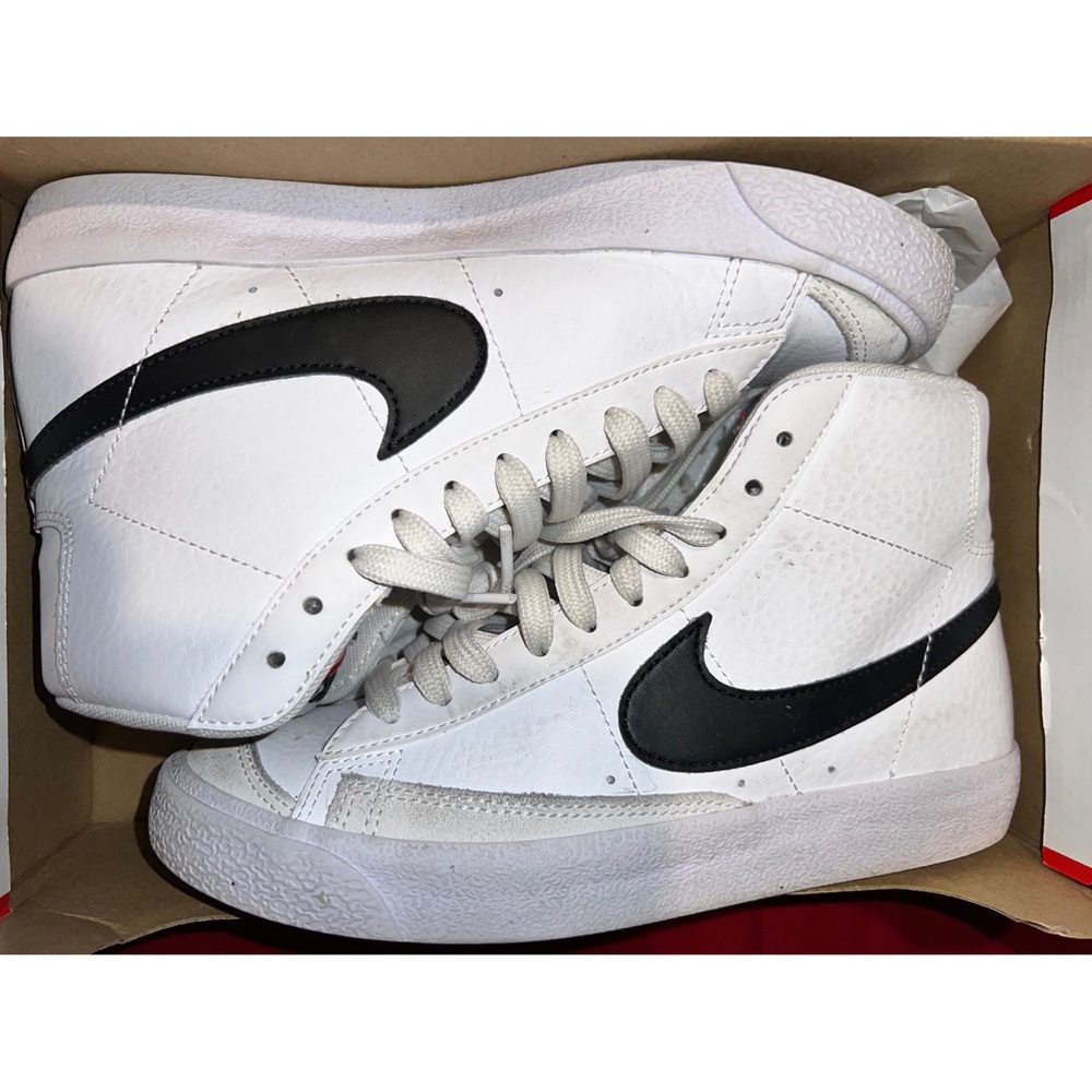 Barely worn Nike Blazer Mid 77 size 4.5Y